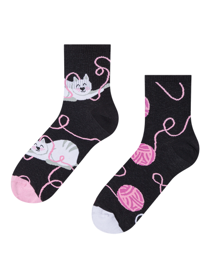 crew-socks-cat-ball-02-8b/8b34958ab3ca123bbeebb113090f40174ea5fcf7