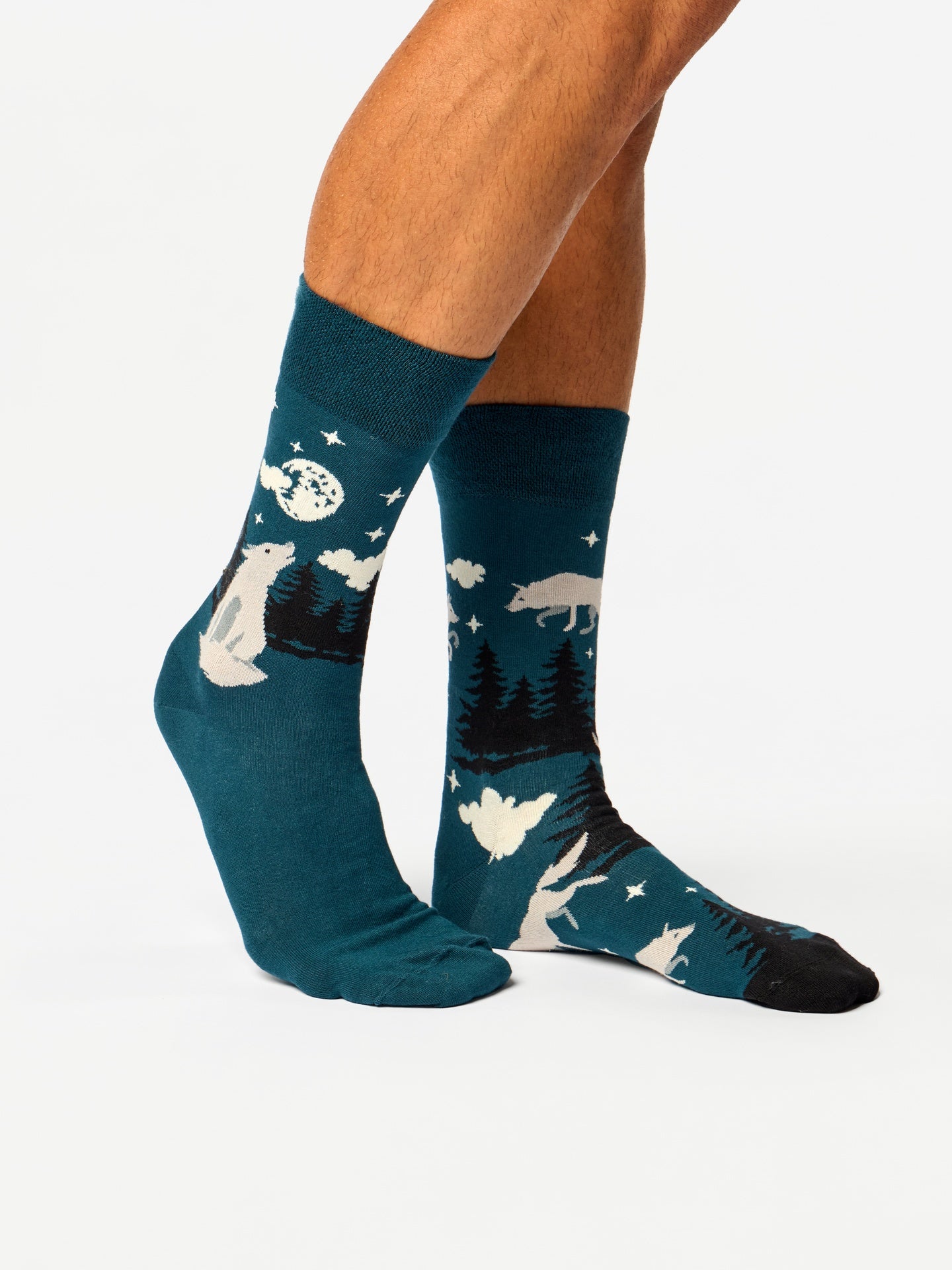 bamboo-regular-socks-wolf-moon-14/143e6334754695fcf6849a9dba5c4871fe0ade2c