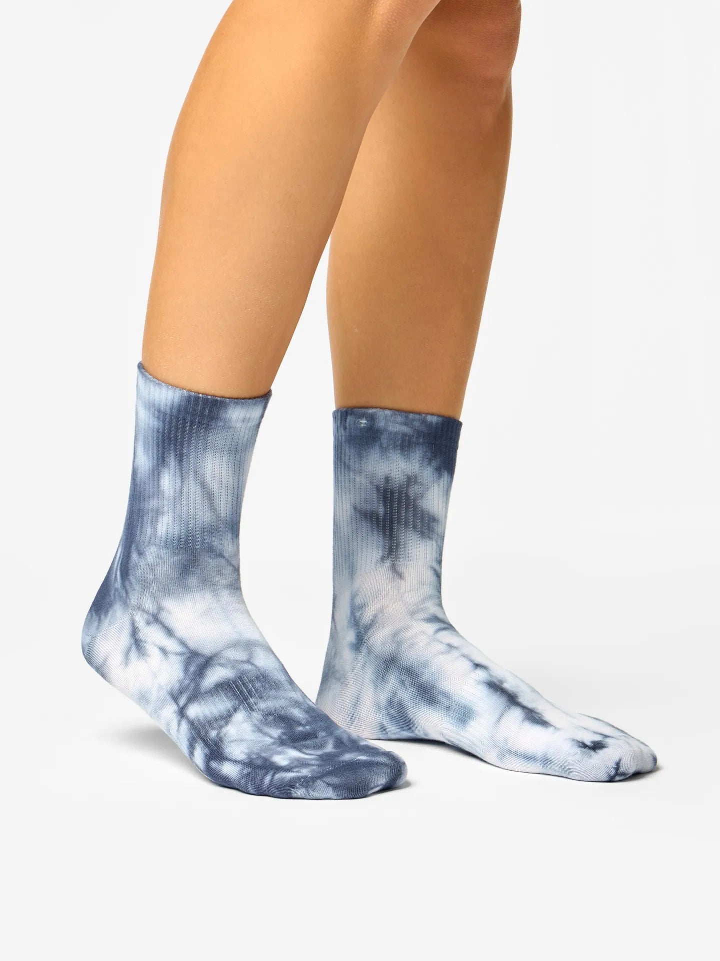 grey-blue-tie-dyed-crew-socks-7c/7c198ca11feaf679efc93099afc34b46177bc377