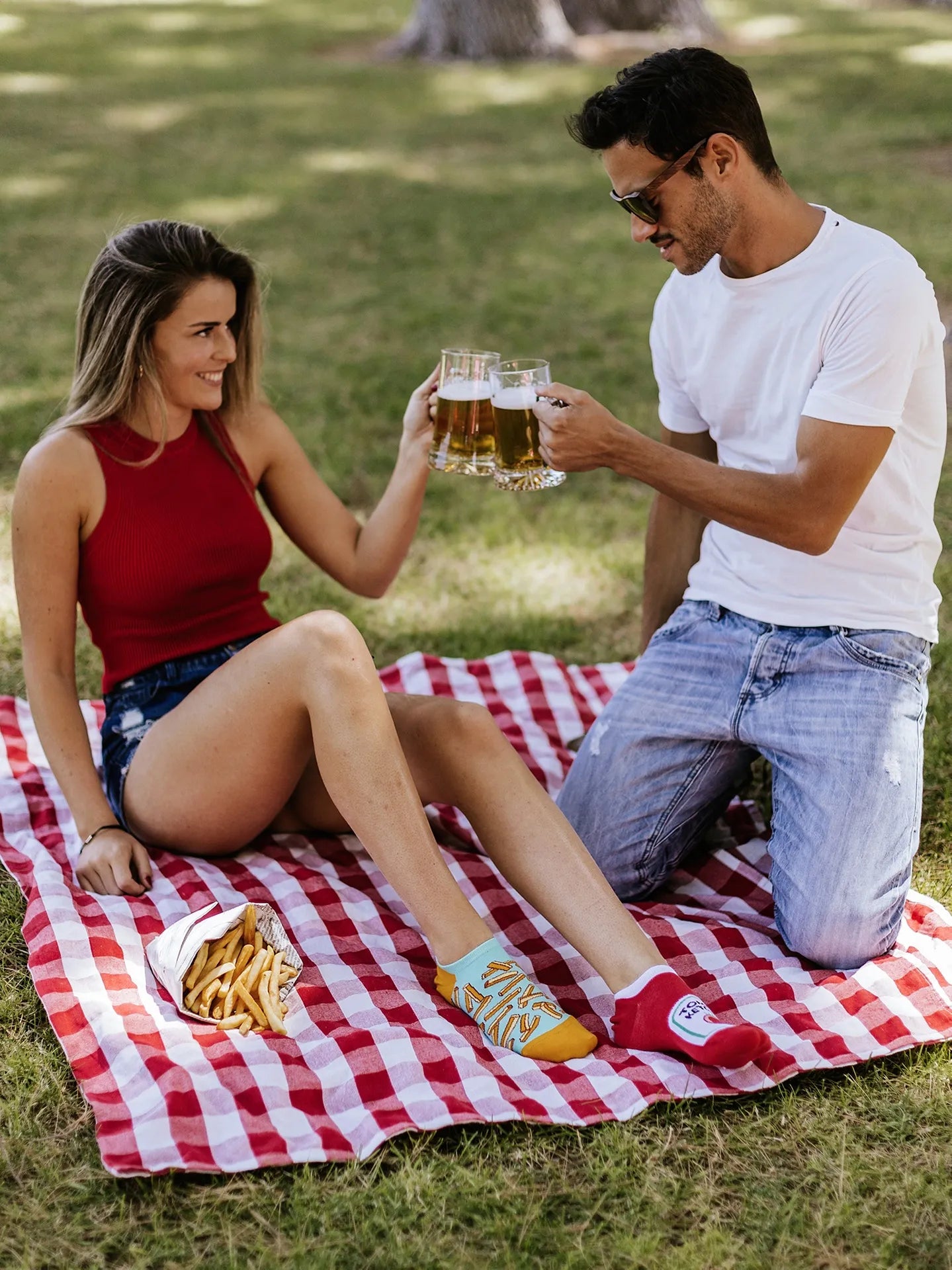 sneaker-socks-french-fries-with-ketchup-okt-1b/1b4e89fdb08c80c86268b44864fab09d1e2ec9fb