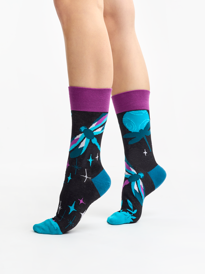 regular-socks-dragonflies-at-night-02-74/7465039331d6bac1a24ccb6cd97b66a784178df0