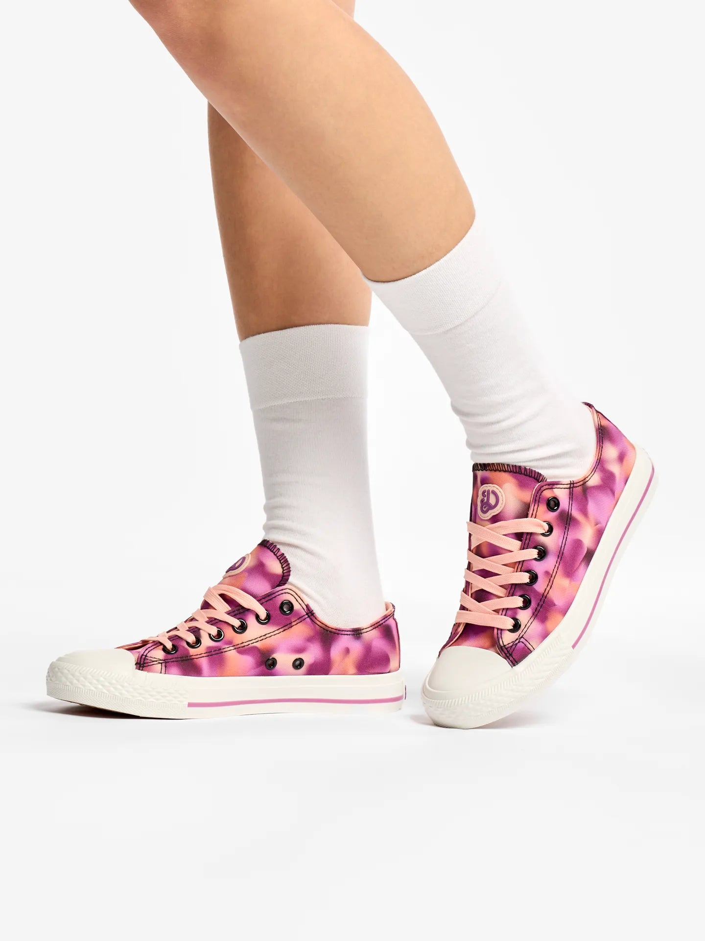 canvas-shoes-pink-camouflage-25/257f594e6dced5856f25f1fc8729de38c9146e77