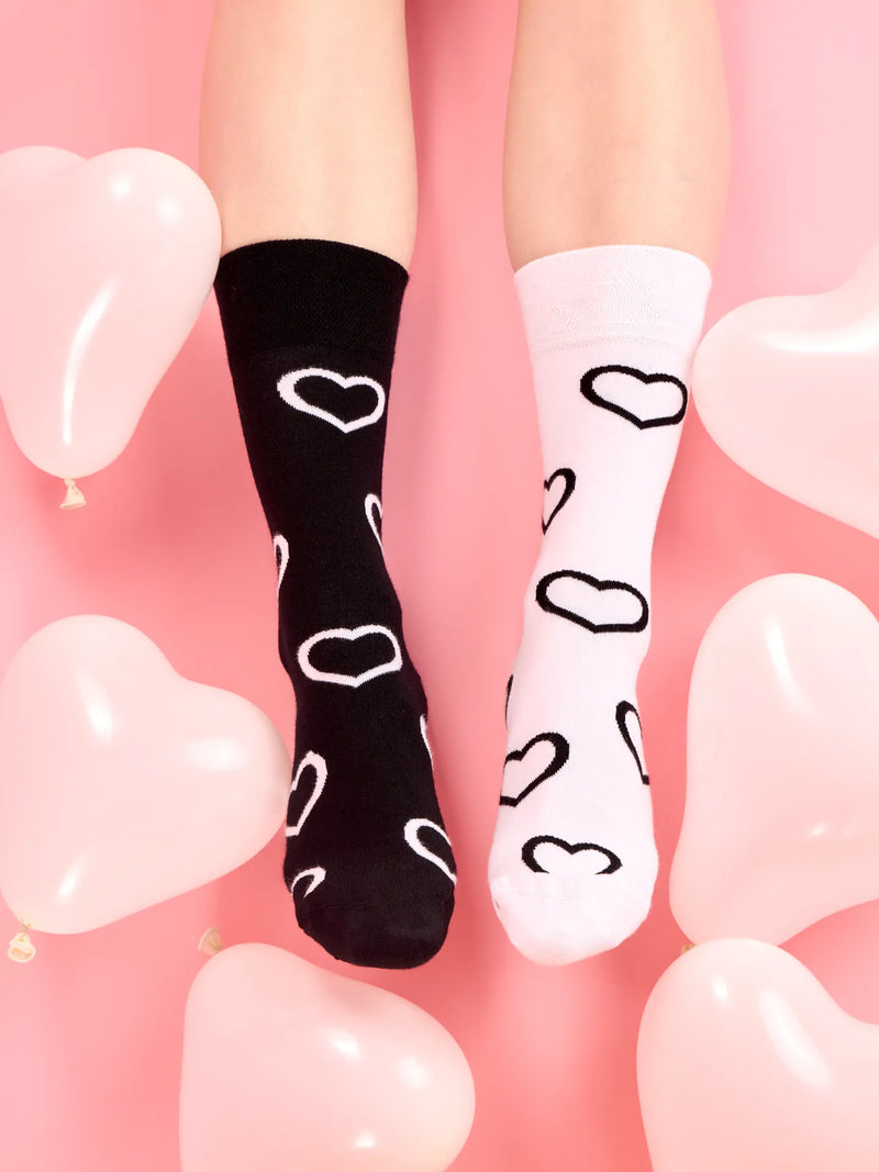 bamboo-regular-socks-black-white-hearts-okt-4b/4bc6aa154ad375dc916355eefa734f9ccbd2c2e9
