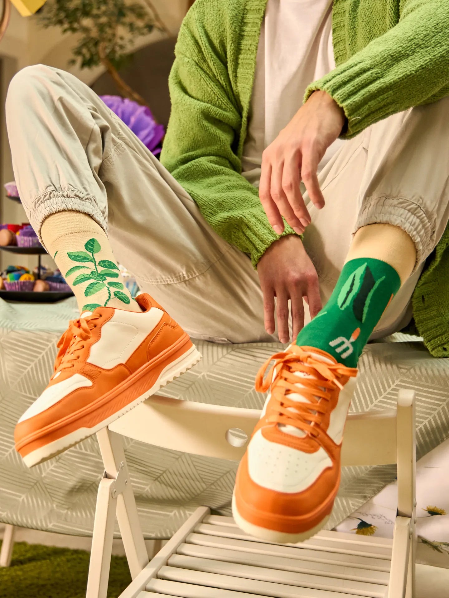 regular-socks-in-the-garden-02-f1/f192465a045268aeb463cb805aa8bd6aa08d23a5