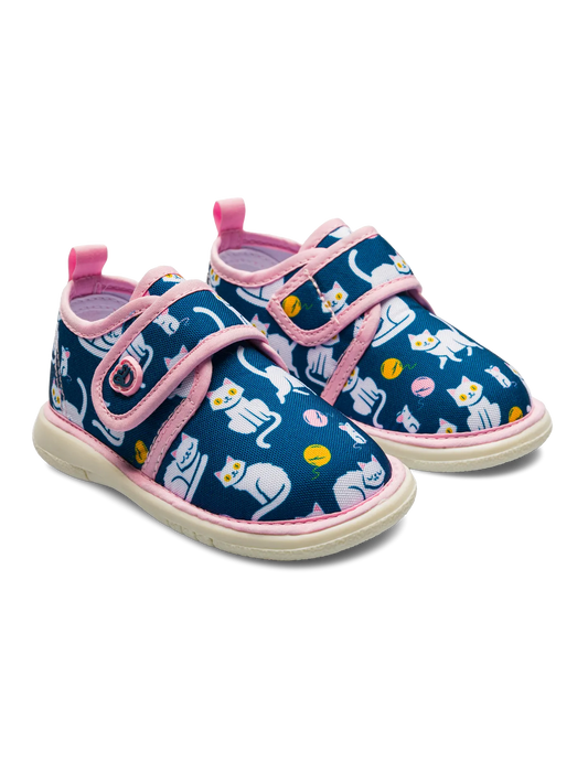 baby-slippers-playful-kitty-5b/5bf7eb53b0abb1627e1b492f2147a339cf5729aa