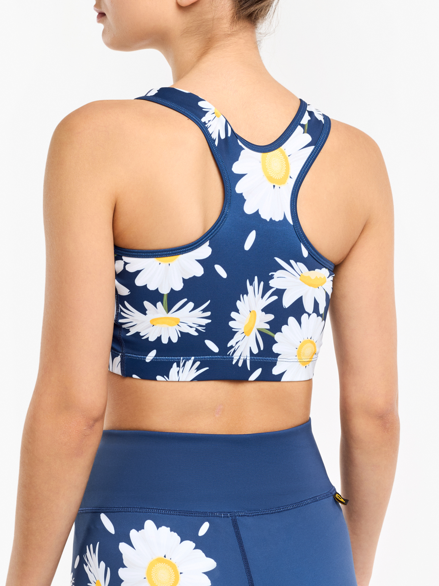 gym-top-spring-daisies-33/337331a5c6dfc73bac01289eec27b0737db17a1d