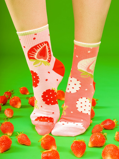 crew-socks-sweet-strawberries-02-09/09484daa4547489974debb077f62cfc06c3fbc42