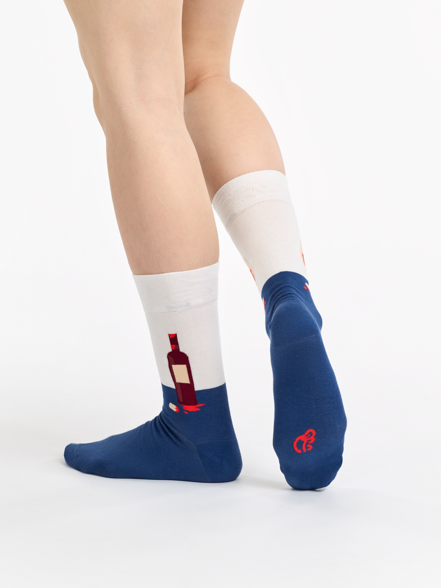 regular-socks-bottle-of-wine-02-62/62f9c58a0e0efd817ac40e67c85ed60561edb699