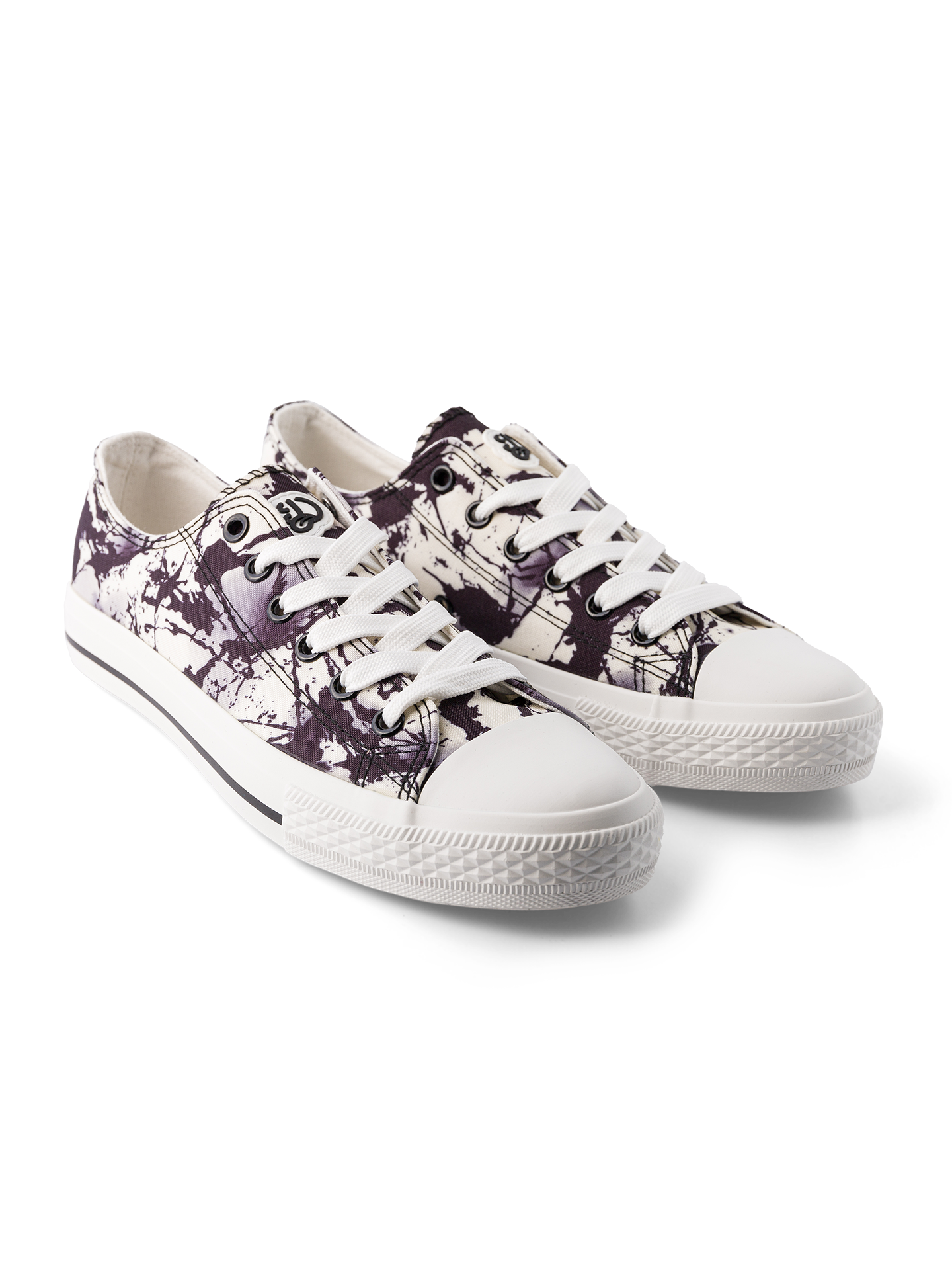 canvas-shoes-black-white-stains-37/372b3b3a880883ba7cac7b71ec1caaa5557469d4