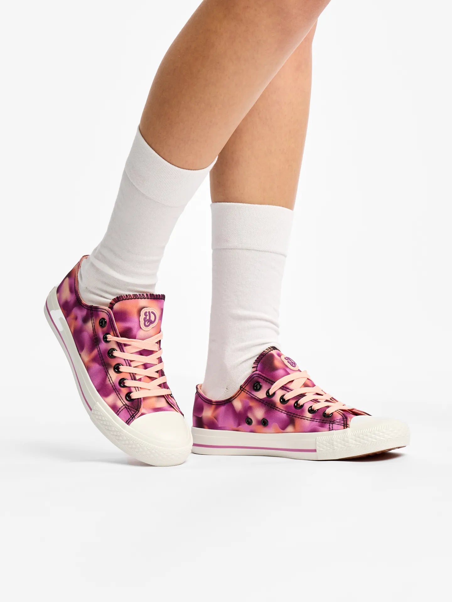 canvas-shoes-pink-camouflage-92/92e6882628ad5a3e3458a8938f03a6ef99eb3319