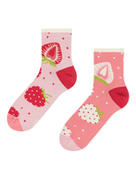 crew-socks-sweet-strawberries-02-a7/a7d418c476d229b58e4e9ede1a22d3adce127cb6