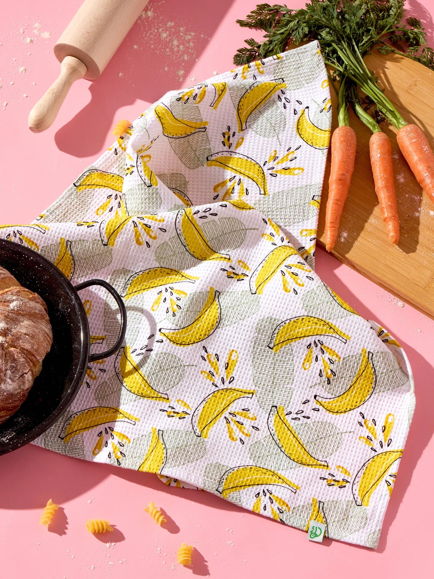 kitchen-towel-fresh-bananas-fe/fe54b72c2ebaf90b6b051e21a0811368f49bc5c2