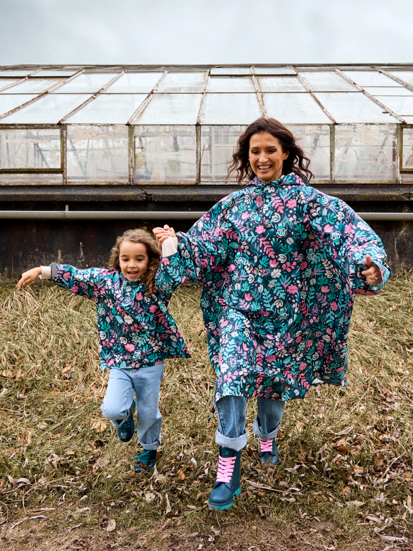 Raincoat Leaves & Bugs