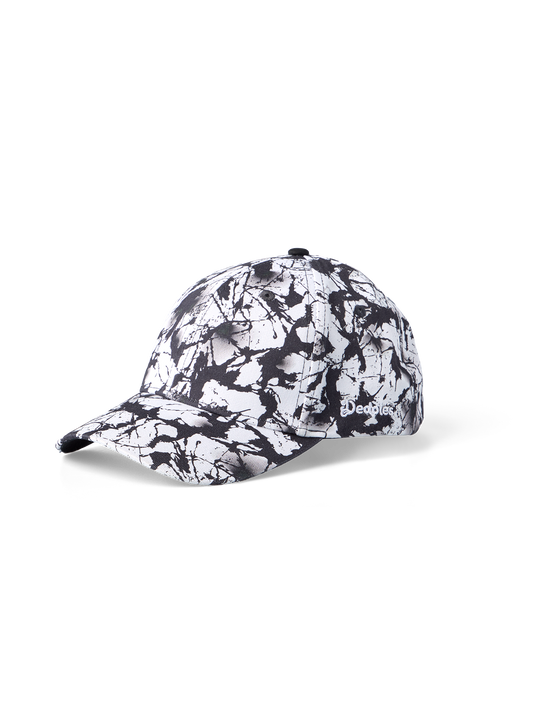 Cap Black & White Stains