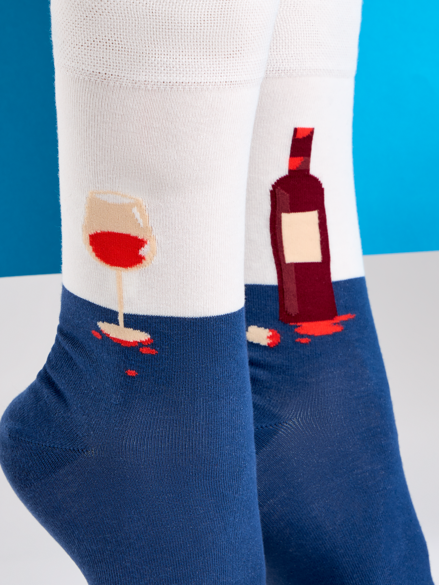 regular-socks-bottle-of-wine-02-73/73a1ec14674faee8b0f63868b8a3c679821595de