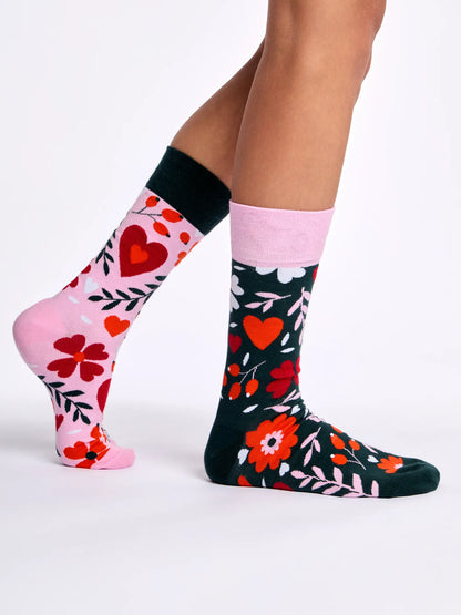 regular-socks-floral-love-02-a0/a0601f24508191bbf4a5d66724f4097ec46ae696