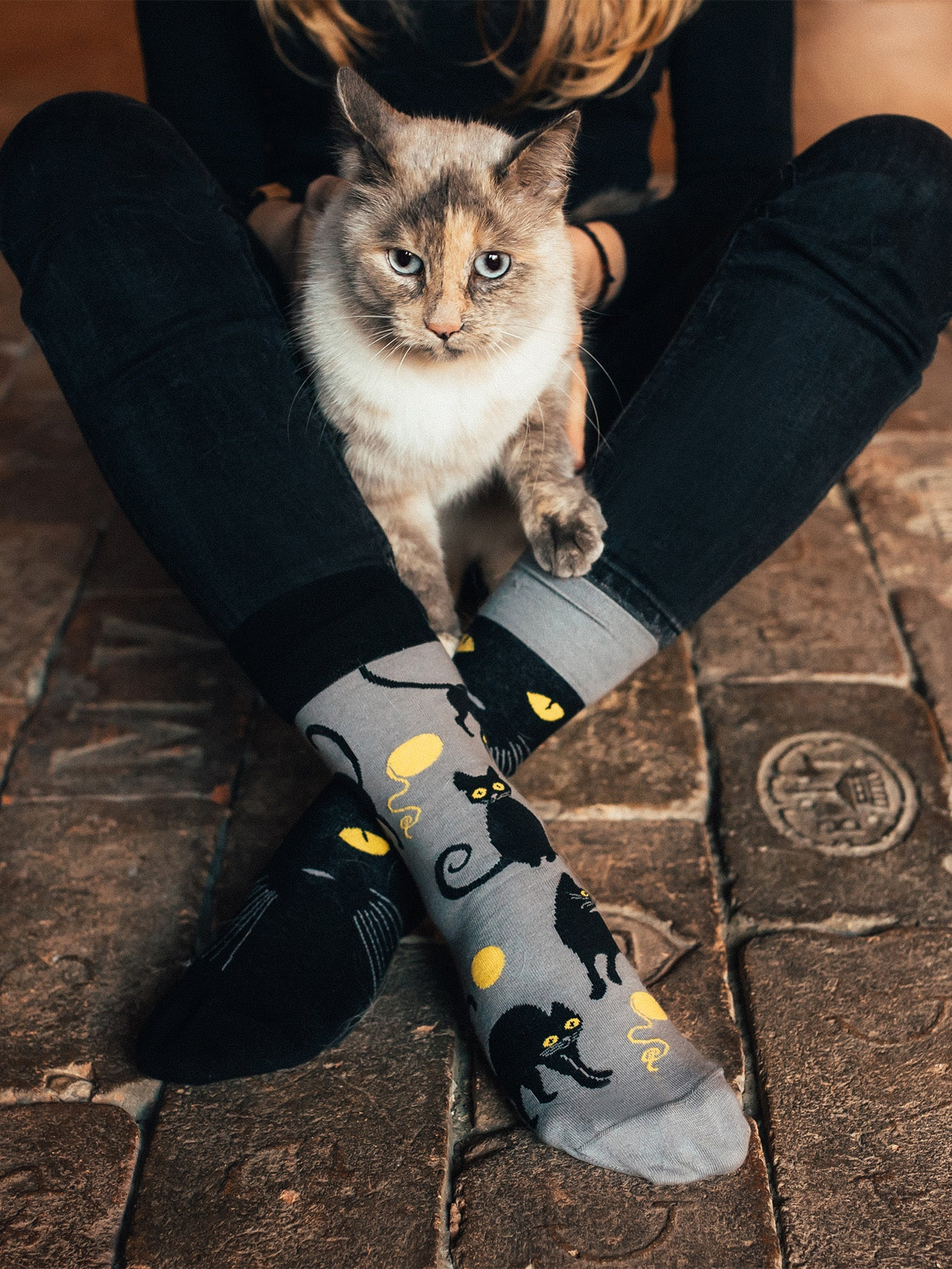 regular-socks-cat-eyes-02-74/74a1b7f744e66ccc15019e14310ede5a83de5a81