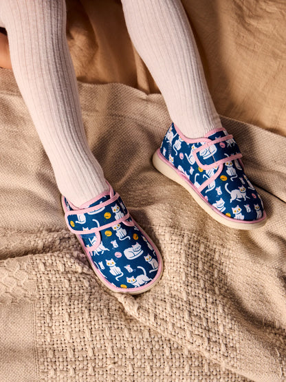 baby-slippers-playful-kitty-c9/c9fdd64863462b4c573c0c497e919addb098f24e