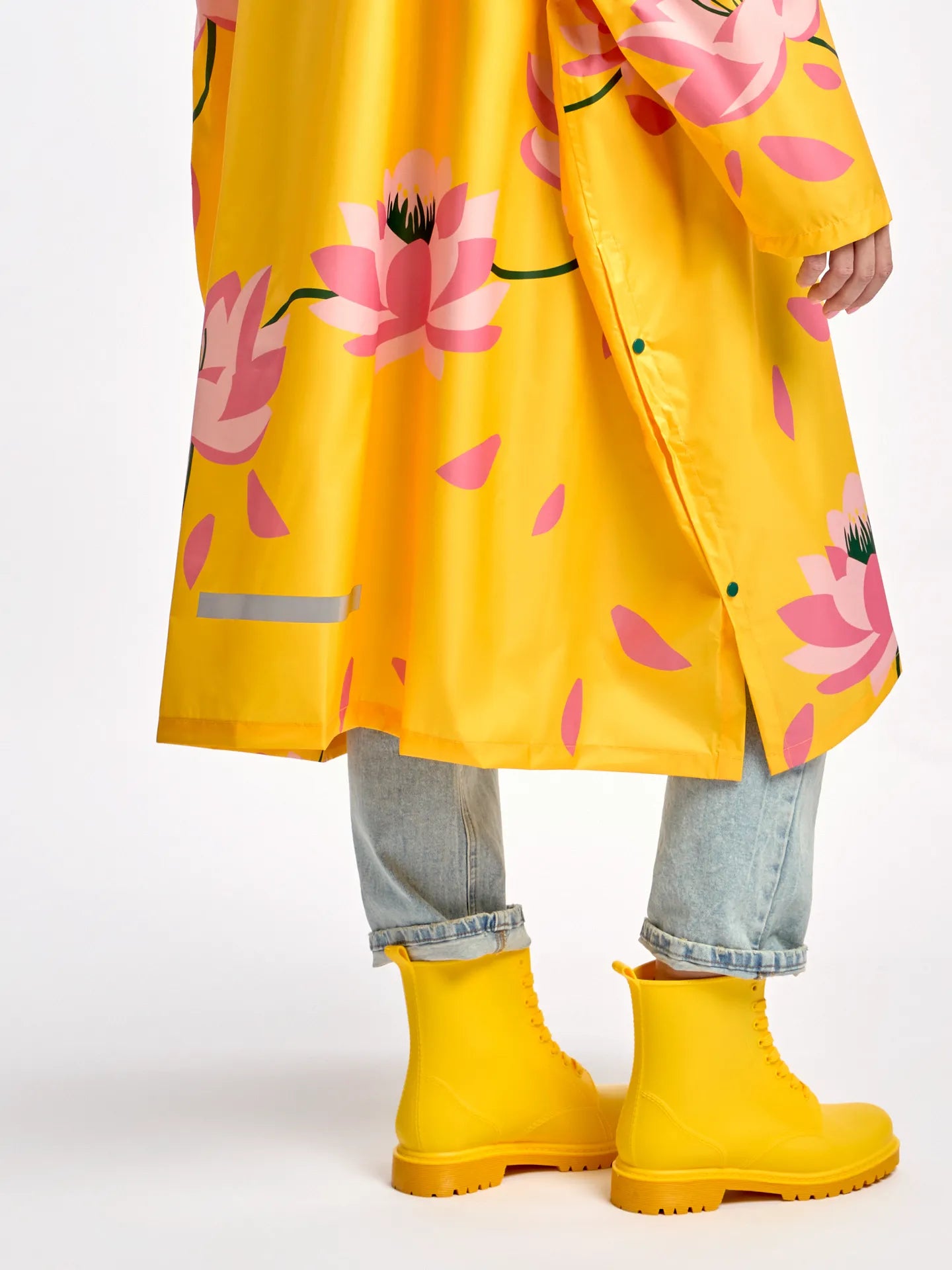 raincoat-spring-waterlillies-b2/b2c45704a2c89fee1869cf41b64e99a05b23a7c7