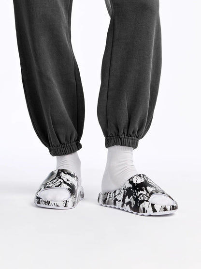 chunky-slides-black-white-stains-d7/d72db0eeac72eed990ea001ae14313d4a4712b3d