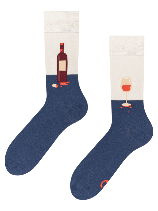 regular-socks-bottle-of-wine-02-35/35b9ce738a82e811a62dc406fcdba23f2ca206b7