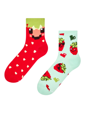 Crew Socks Pixel Strawberries